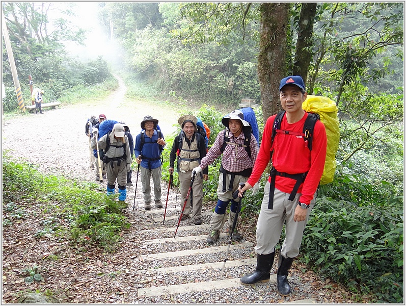 2015-04-10 13-04-25就登山口繼續前進.JPG